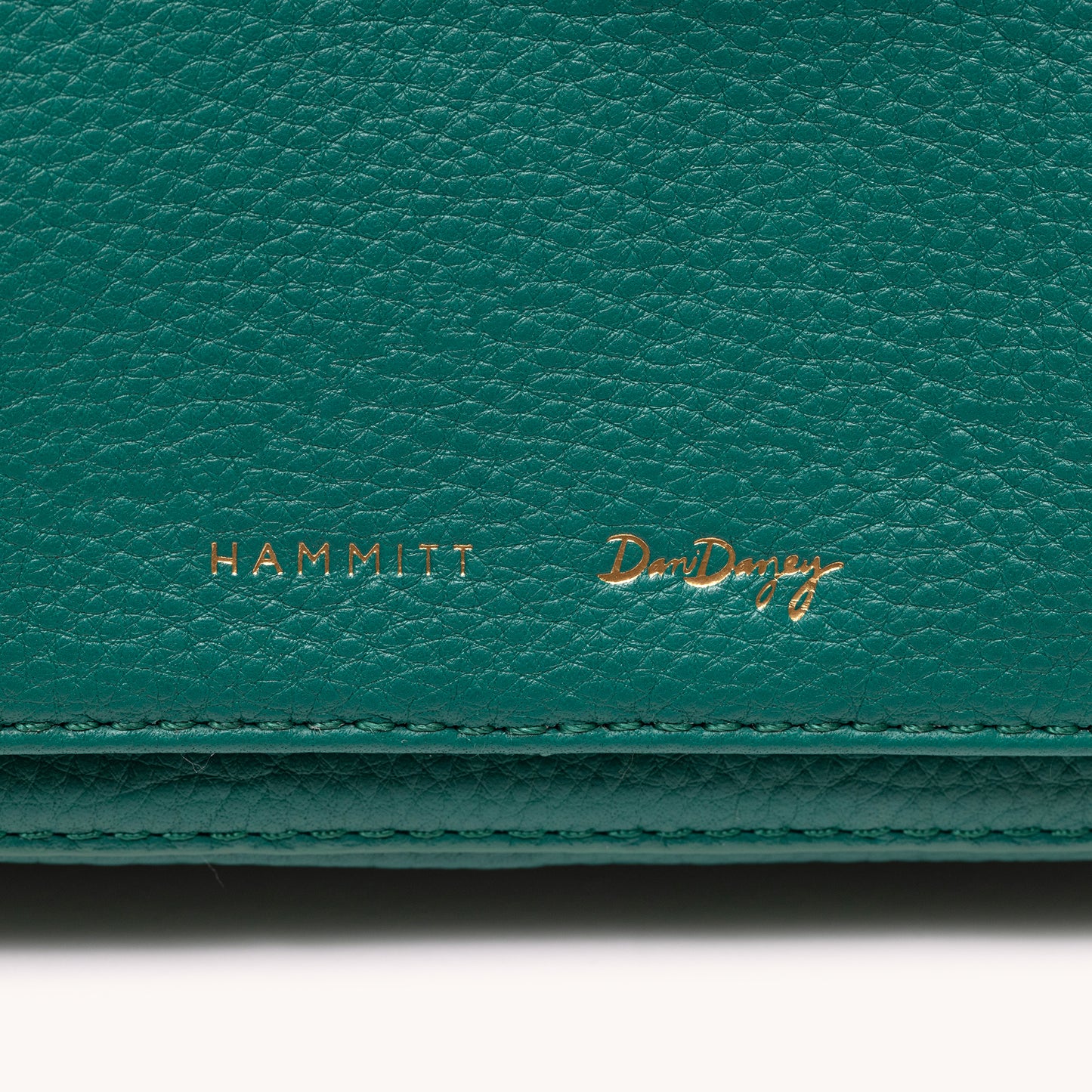 Montana-Clutch-Sml-Wavy-Dazey-Logo_detail-View