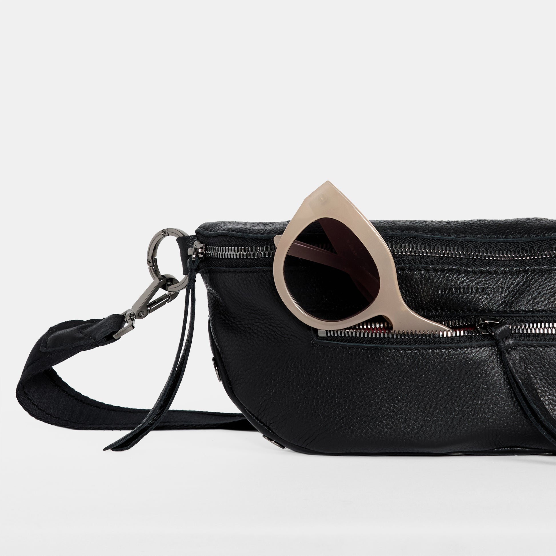 Charles-Med-Blk-BGM-Short-Strap-Detail-View