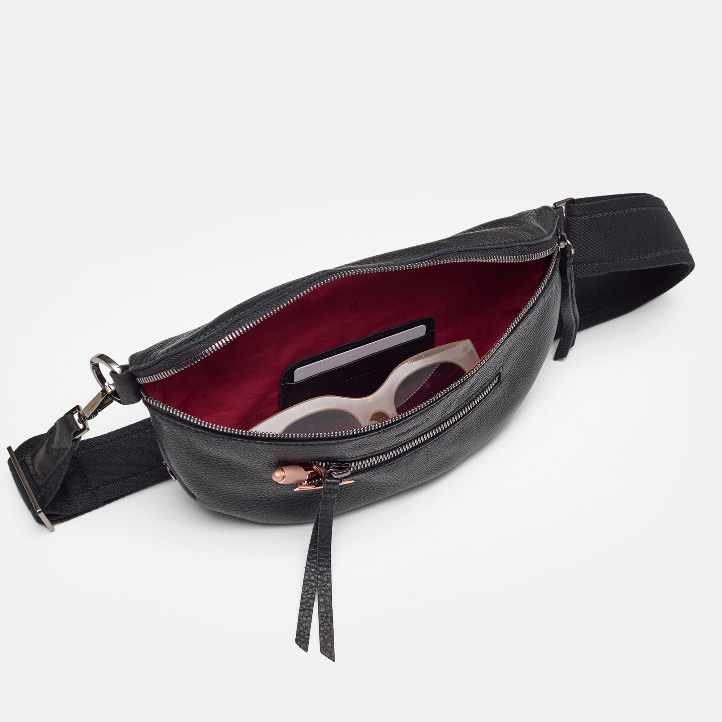 Charles-Med-Blk-BGM-Short-Strap-Interior-View