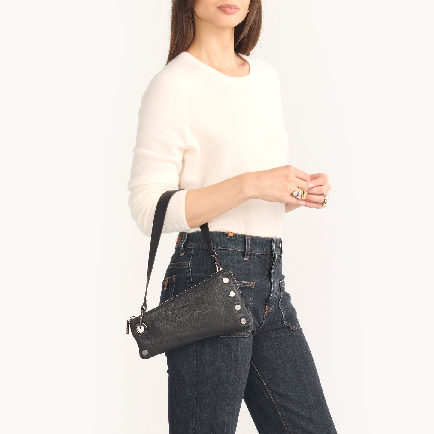 Nash-Pochette-Black-GM-Model-View