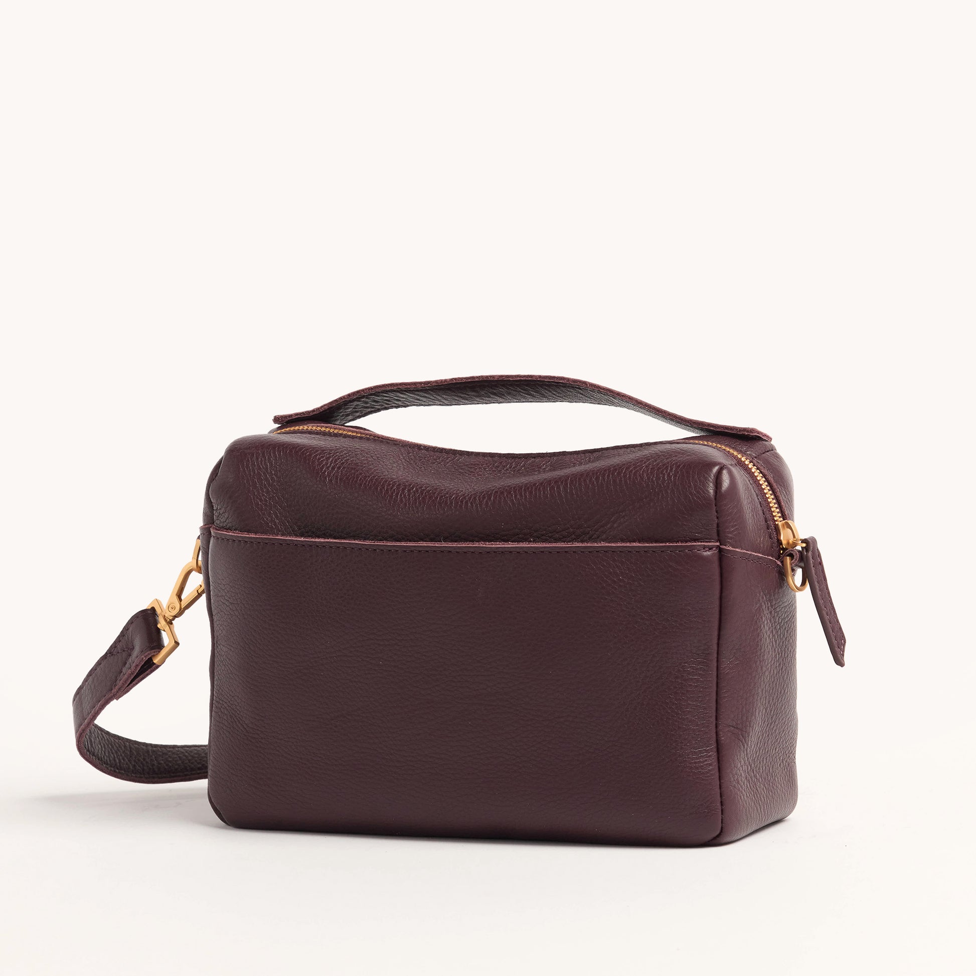 Evan-Crossbody-Med-Cabernet-Pebble-Detail-View