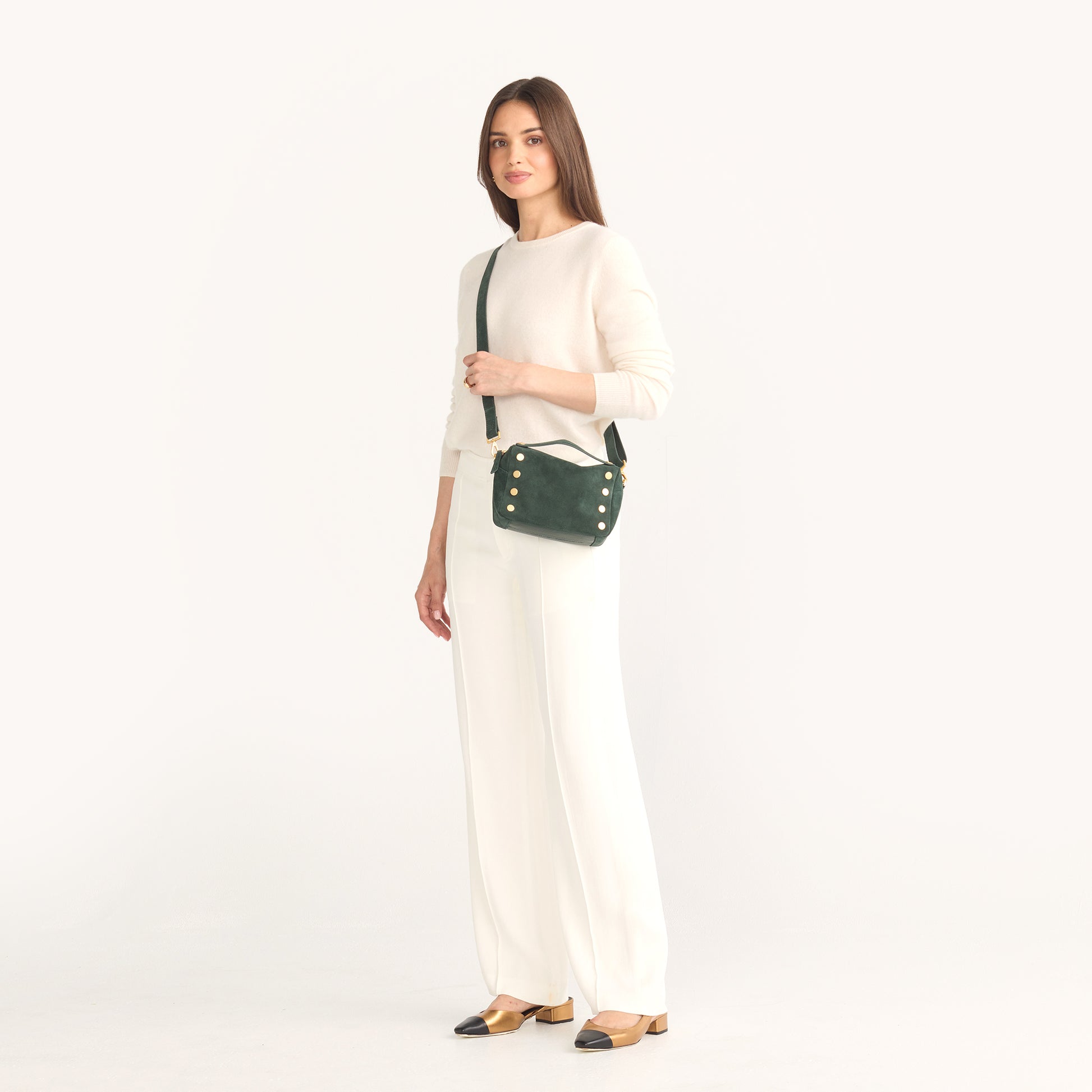 Evan-Crossbody-Sml-Green-Room-Suede-Model-View-2