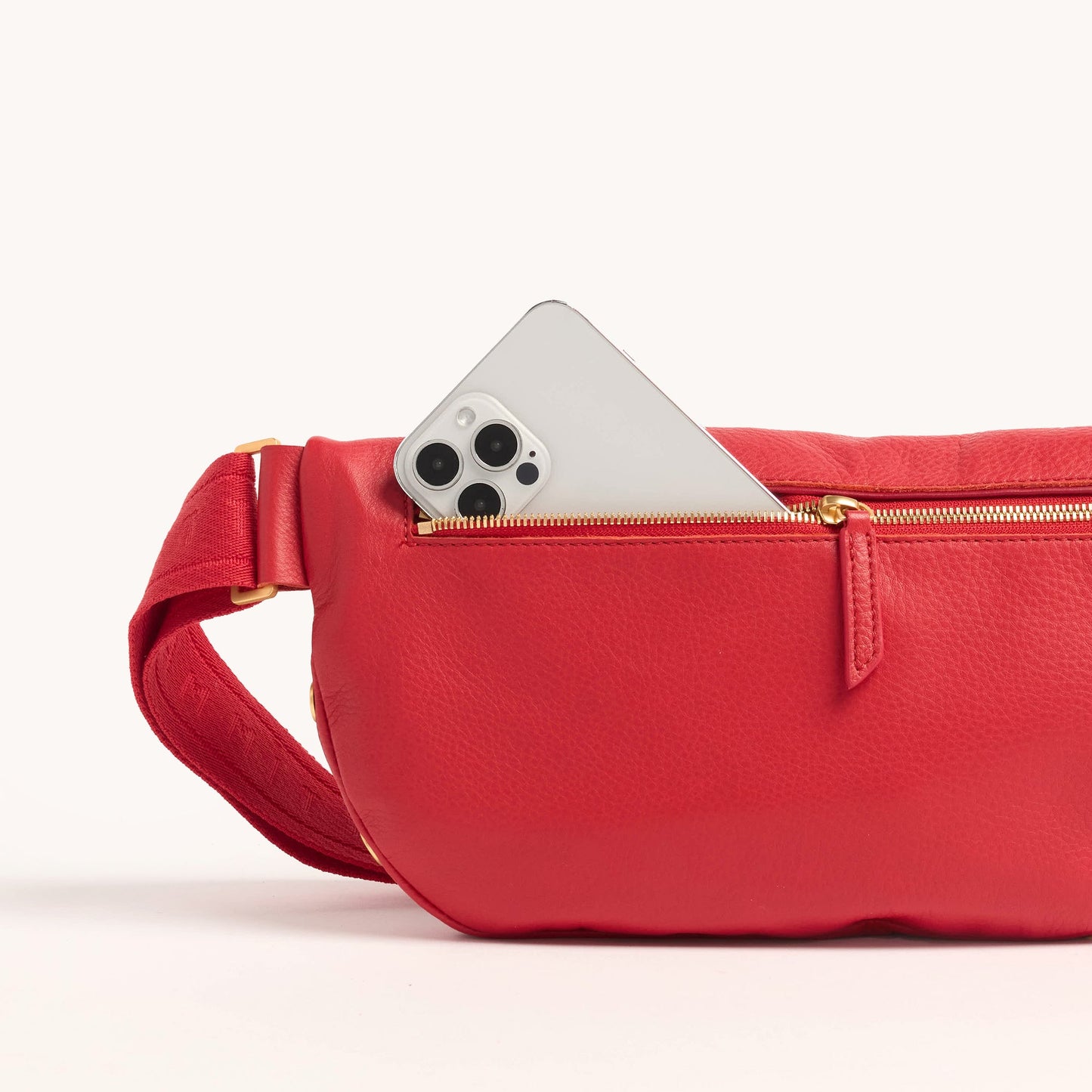 Charles-Crossbody-Lrg-Poppy-Red-BG-Front-View-Detail