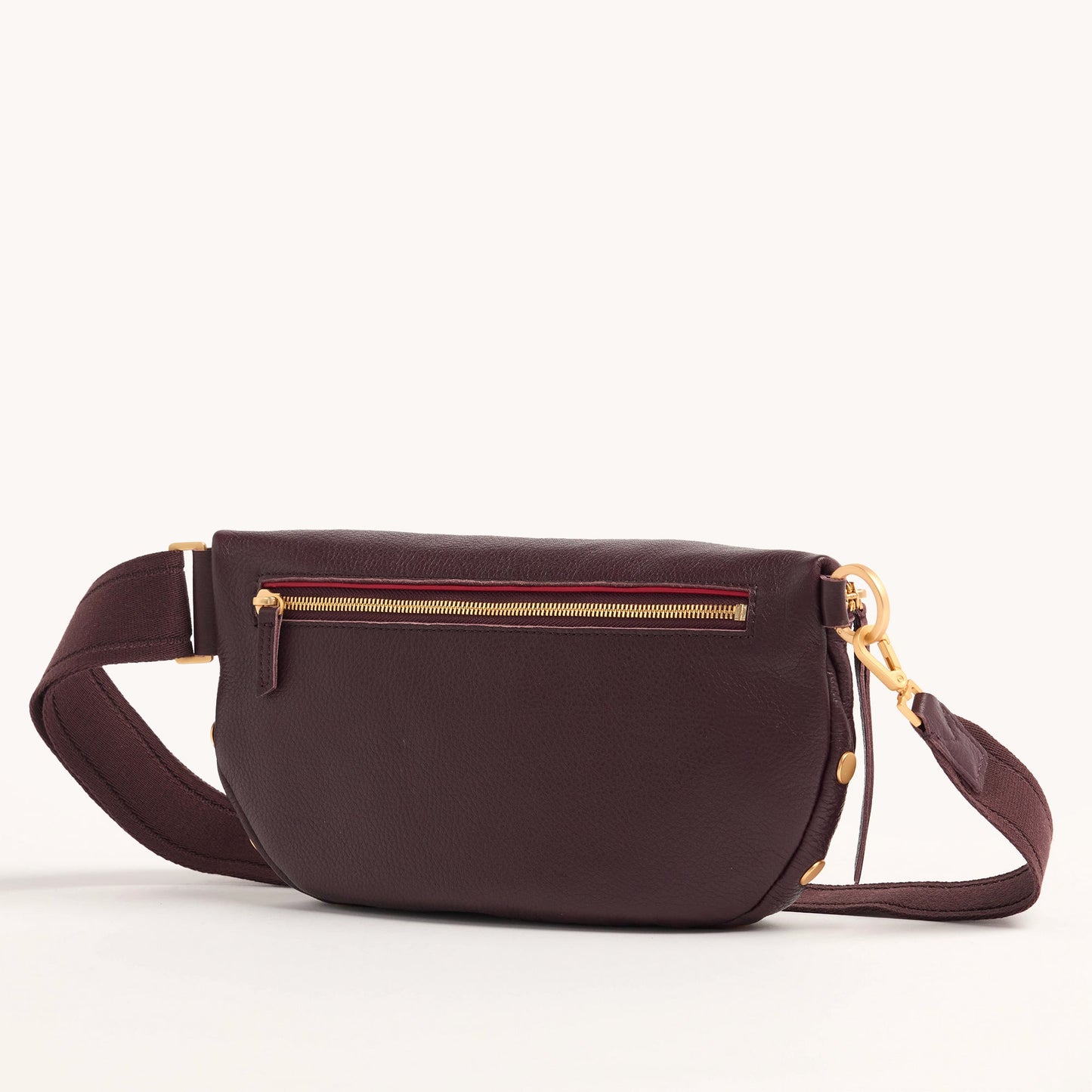 Charles-Crossbody-Lrg-Cabernet-Pebble-Detail-View