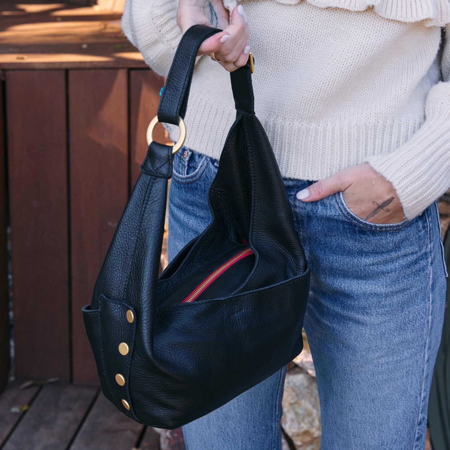 Tom Zip | Black/Brushed Gold Red Zip | Med